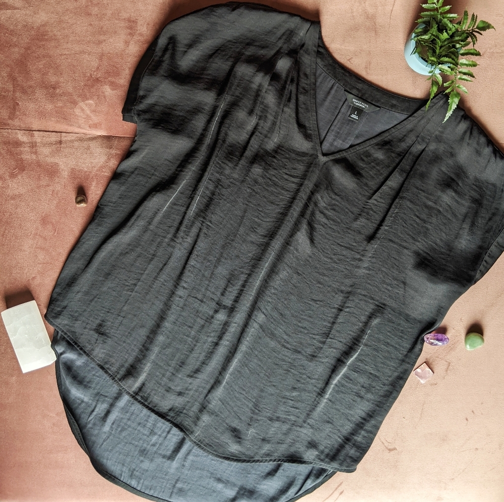 3 FOR $20 Simply Vera Large Black silk-like, high-low blouse